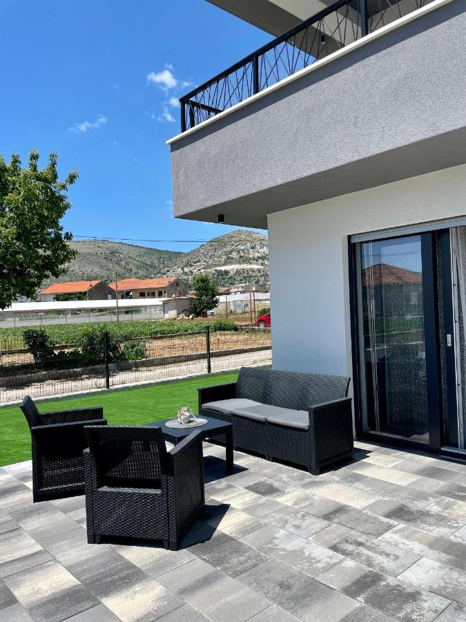 Apartments Maya & Tina Trogir Exterior foto